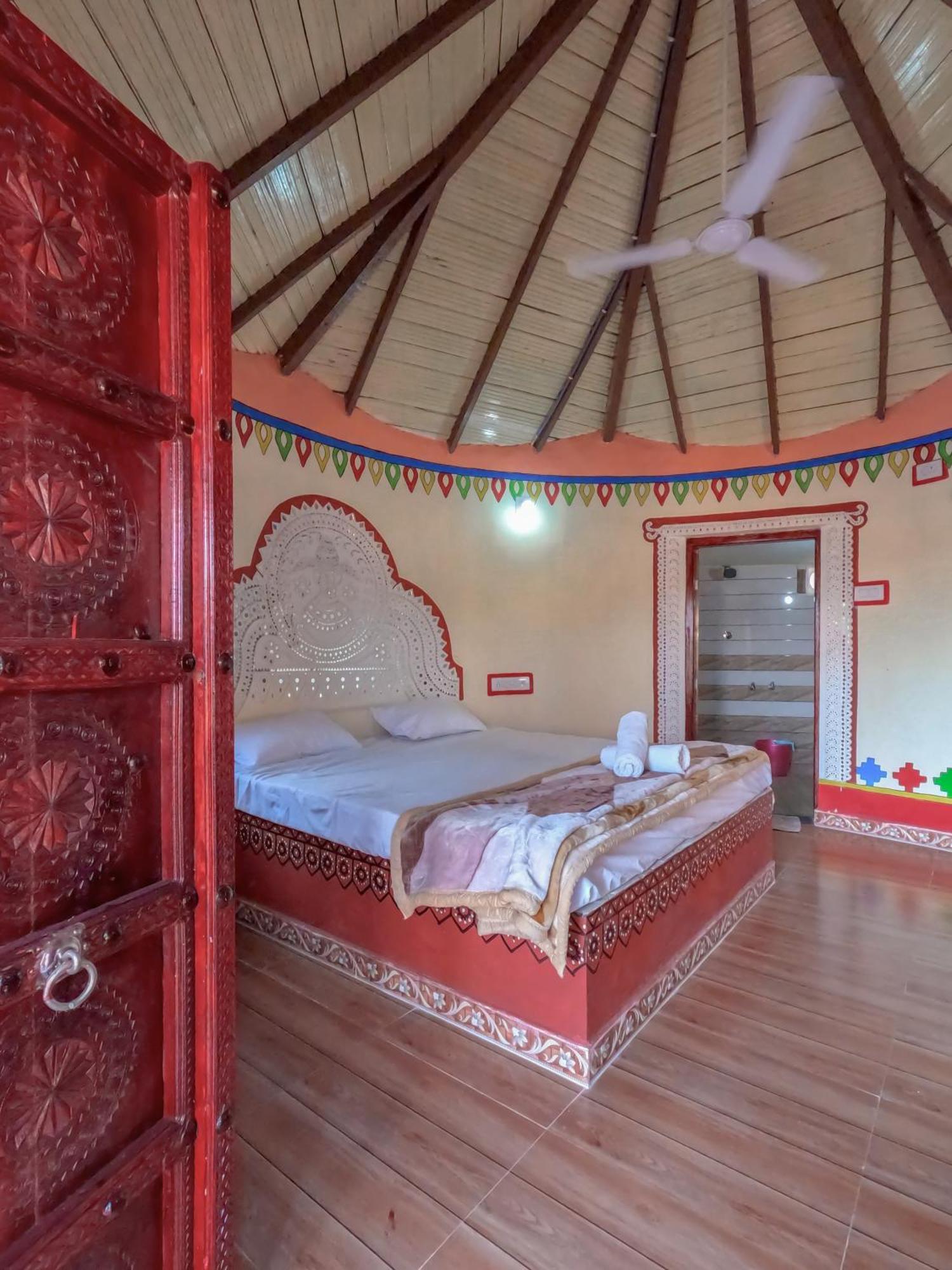 Dholavira Village Resort Extérieur photo